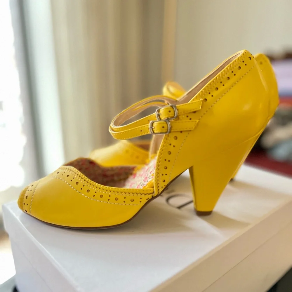 Bettie Page by Ellie Bright Yellow Mary Jane Heels - Picture 2 of 5
